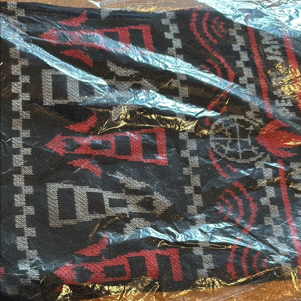 Pearl Jam - Black and Red Patterned Knit Scarf